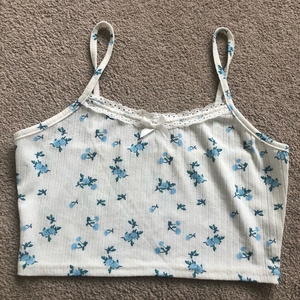White crop floral cami with lace trim and bow
